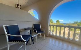 The Beach House - Apartments & Studios (Adults Only)
